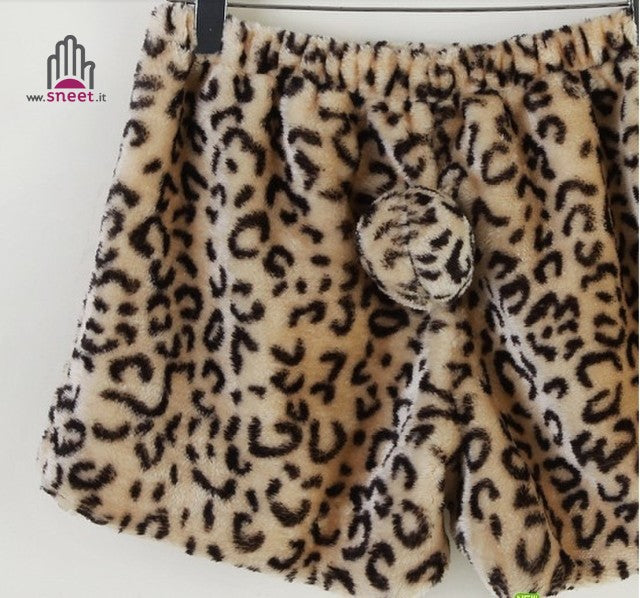 Pantalones cortos de piel sintética con cola