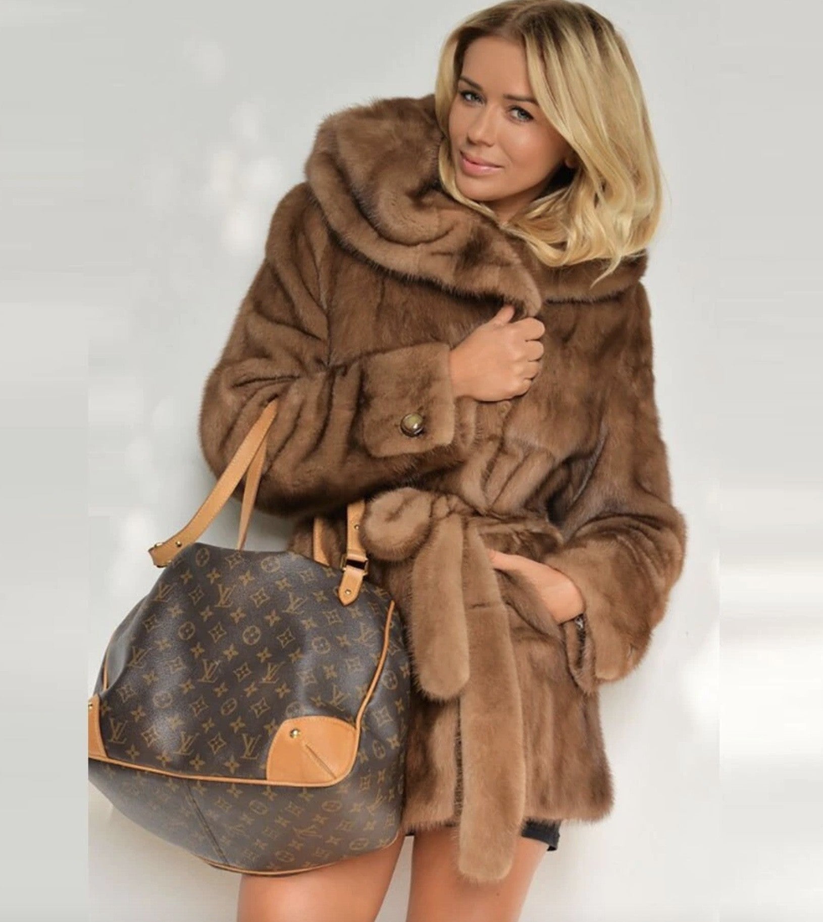 Visone con cappuccio Trecy