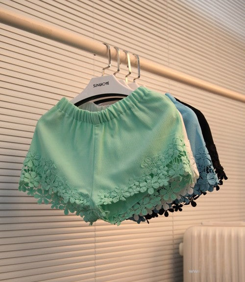 Solid Margareth Shorts Nero in movimento | Dream Shop