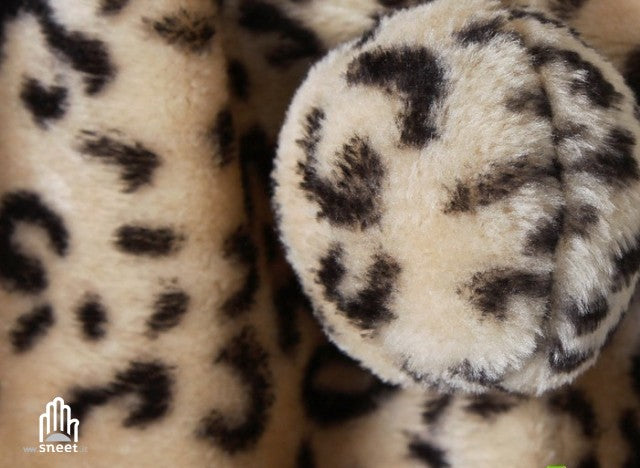 Pantalones cortos de piel sintética con cola