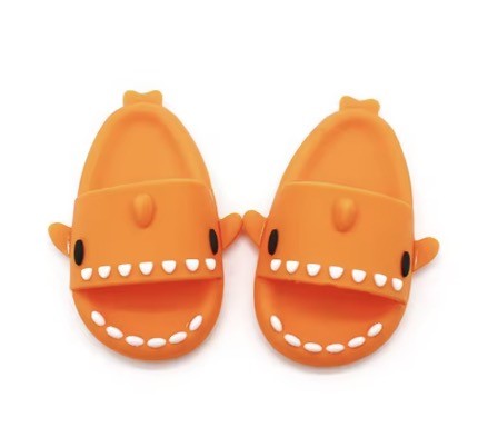 Ciabatte squalo per Labubu