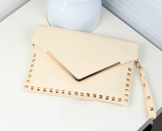Pochette Simple Studs - dettaglio borchie | Dream Shop