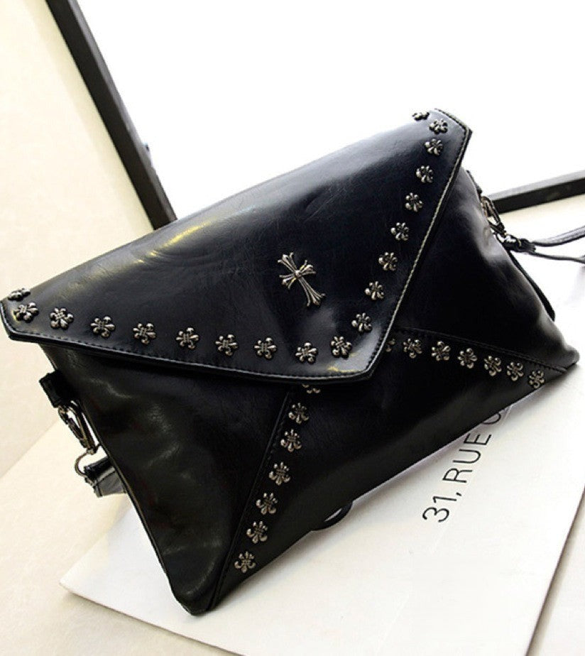 Pochette Church - pochette con croci e borchie | Dream Shop