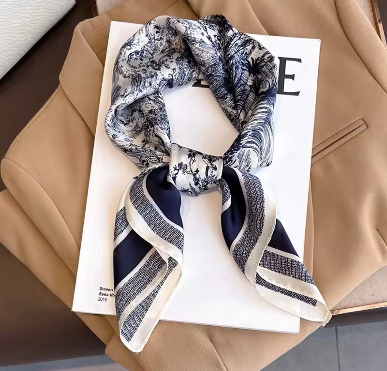 Foulard raso Katapy fantasia paisley blu navy e bianco | Dream Shop