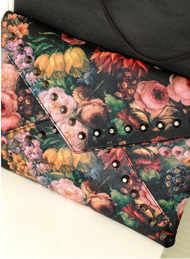Pochette Flower Studs close up | Dream Shop