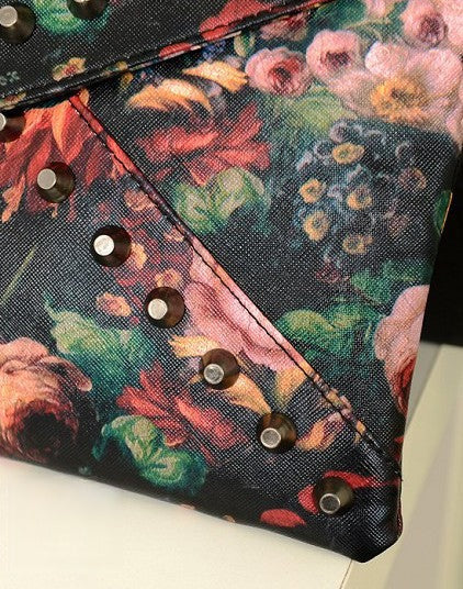 Pochette Flower Studs seconda angolazione | Dream Shop