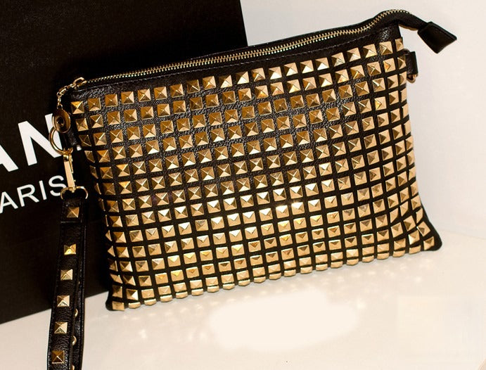 Pochette Rich Studs - pochette tempestata di borchie | Dream Shop