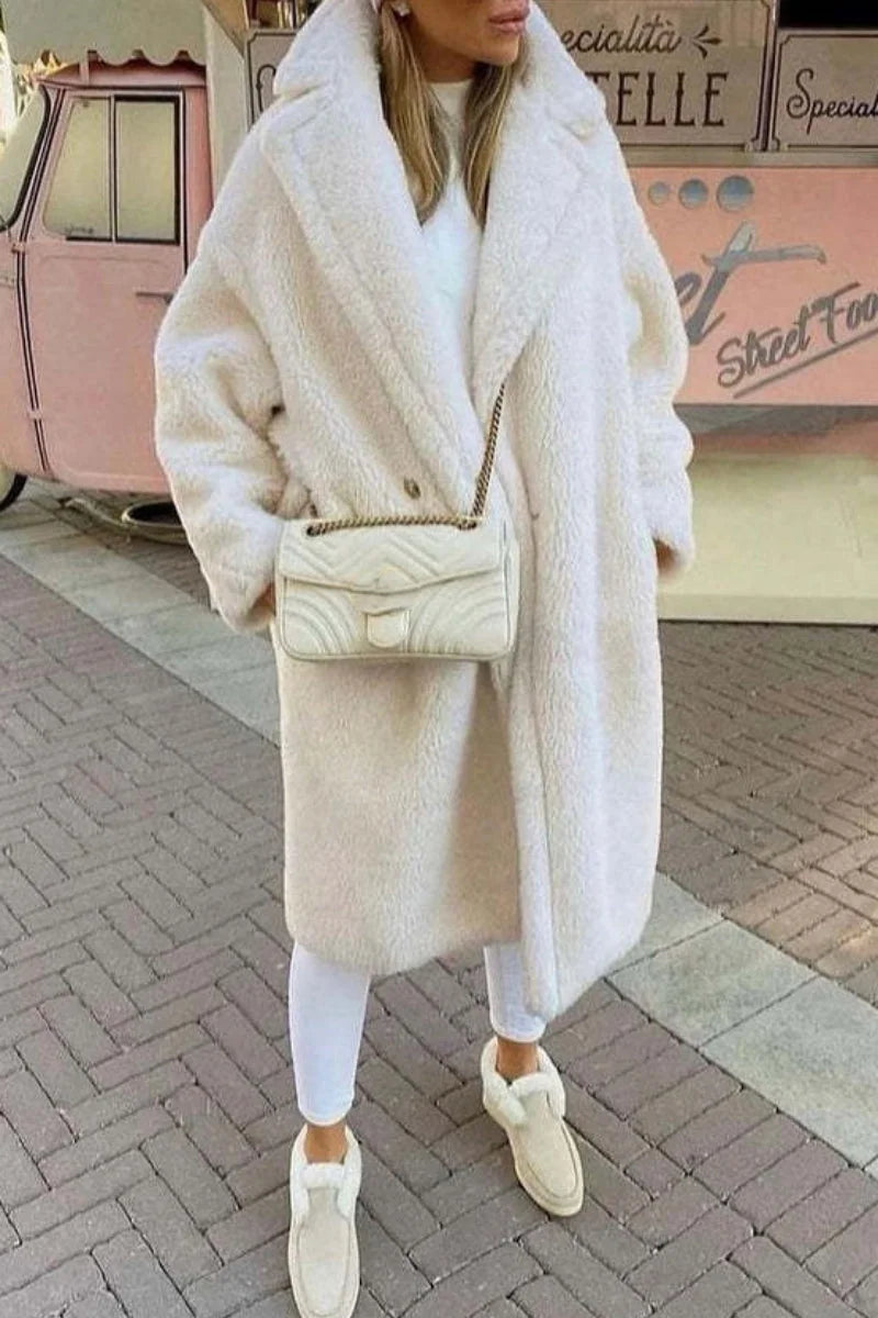 Maxi cappotto in peluches effetto oversize