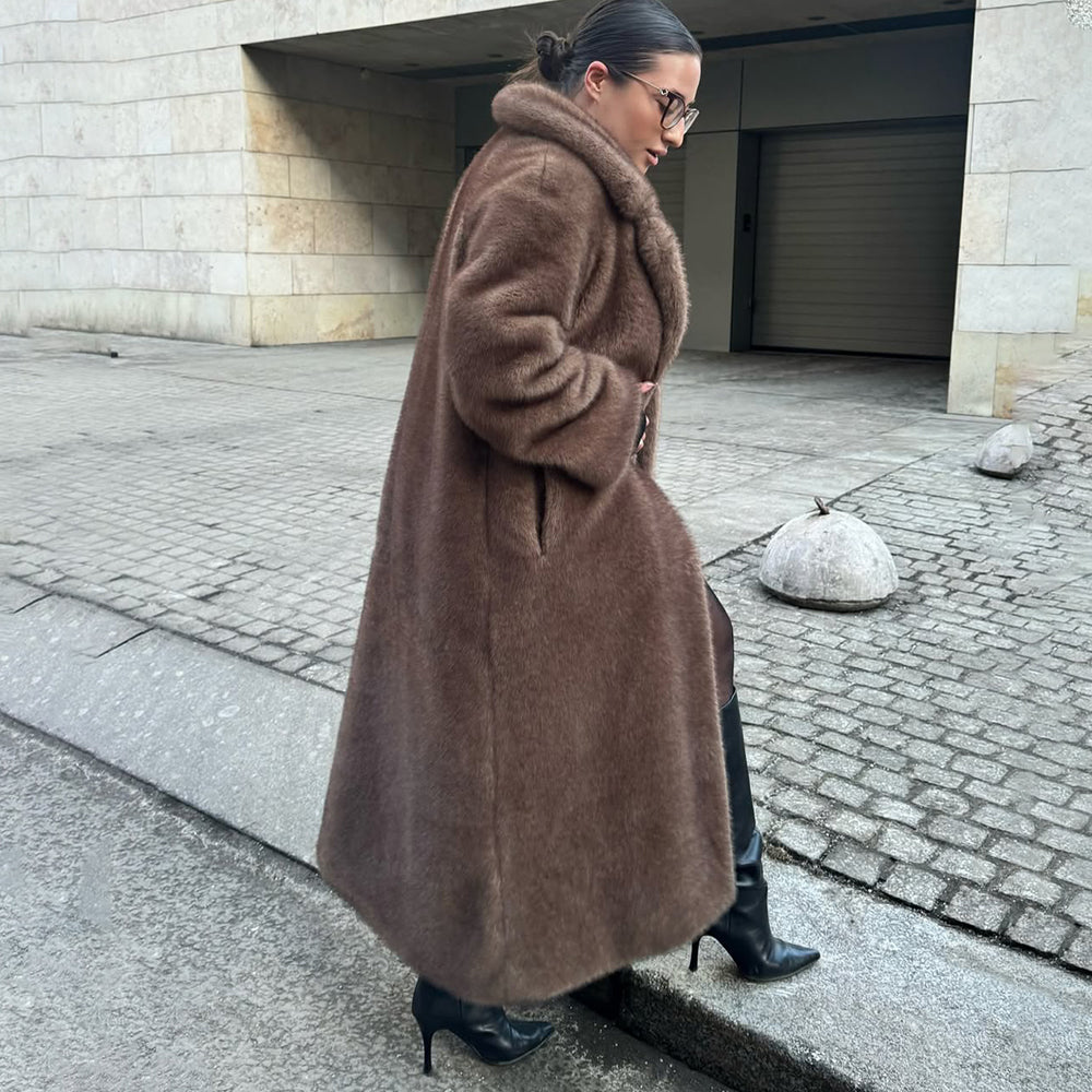 Cappotto teddy lungo in eco-pelliccia con cintura