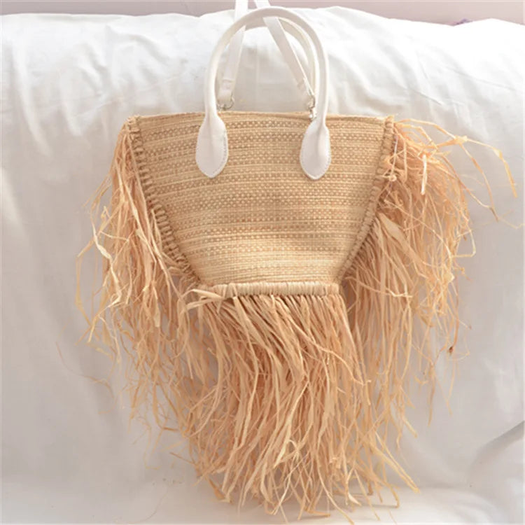 El bolso de paja con flecos de Coco