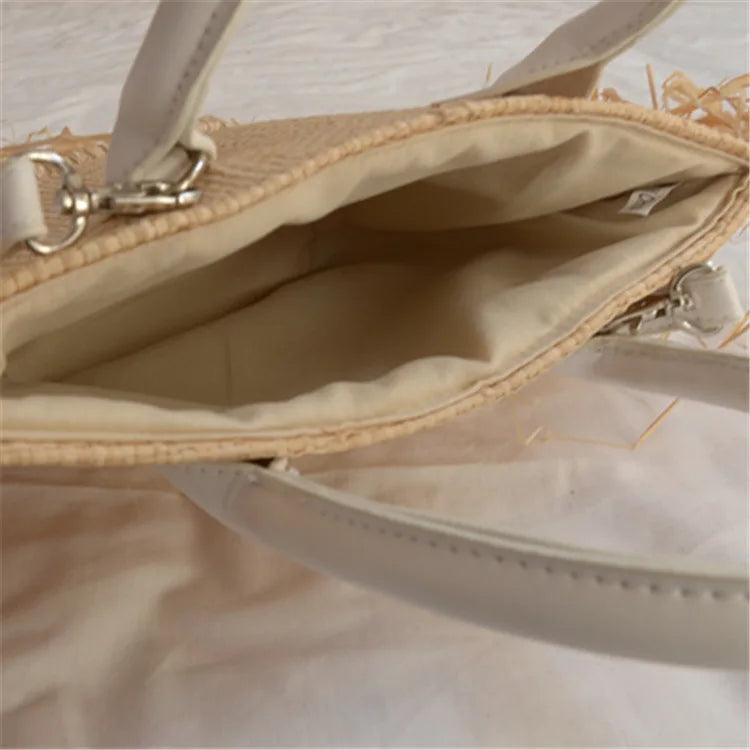 El bolso de paja con flecos de Coco