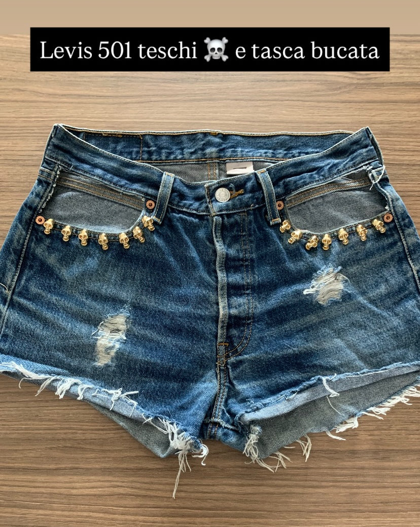 Pantalones cortos Levis con bolsillo de calavera