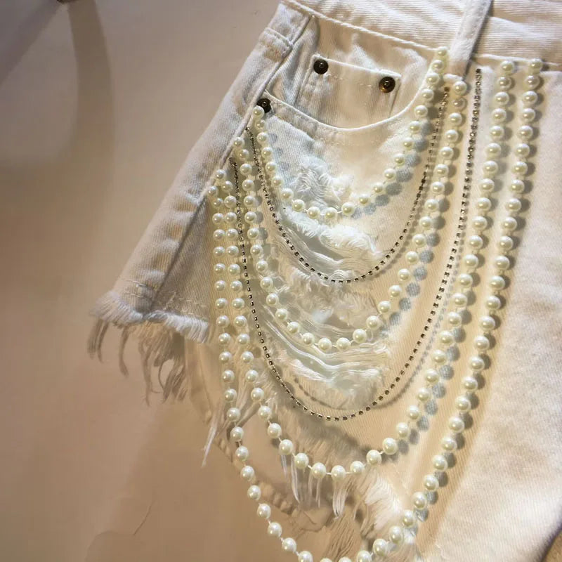 Shorts jeans con catene di perle Pearl Unchain stile western chic