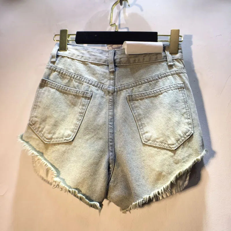 Shorts jeans con catene di perle Pearl Unchain stile western chic