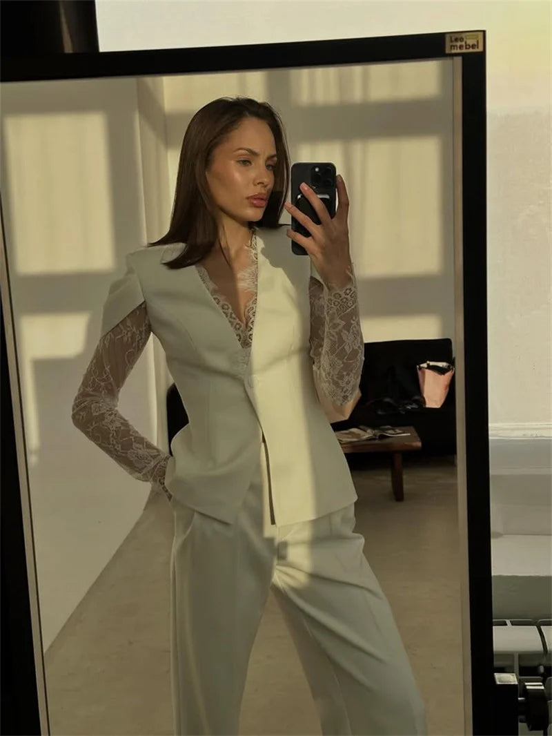 Blazer Sartoriale Donna Jakarla con Maniche in Pizzo e Spalline Strutturate
