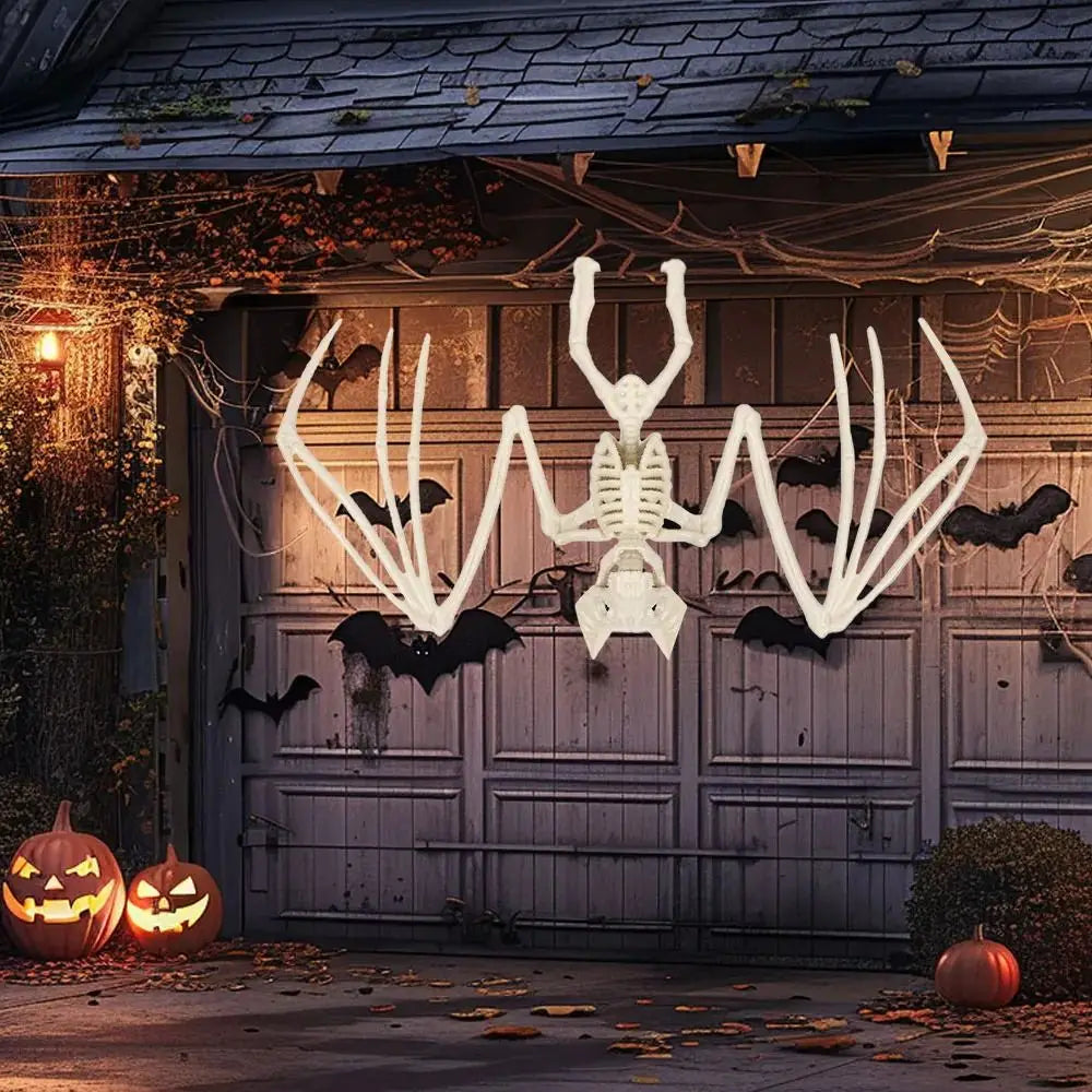 Scheletro pipistrello appeso al garage Halloween — Dream Shop