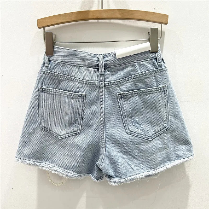 Shorts jeans con catene di perle Pearl Unchain stile western chic