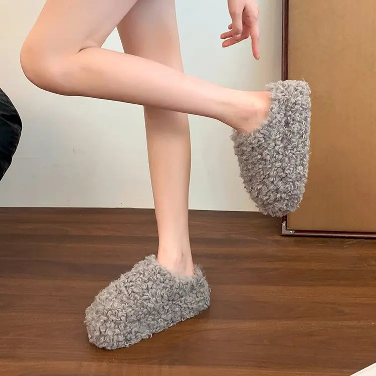 Pantofole in eco pelliccia riccia effetto Mongolia