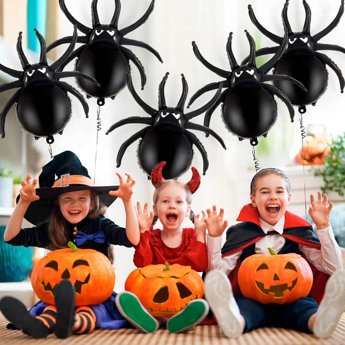 Bambini con palloncini ragno Halloween — Dream Shop