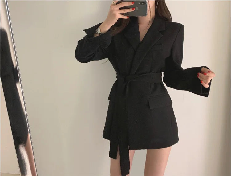 Blazer annodato donna strutturato con cintura in vita