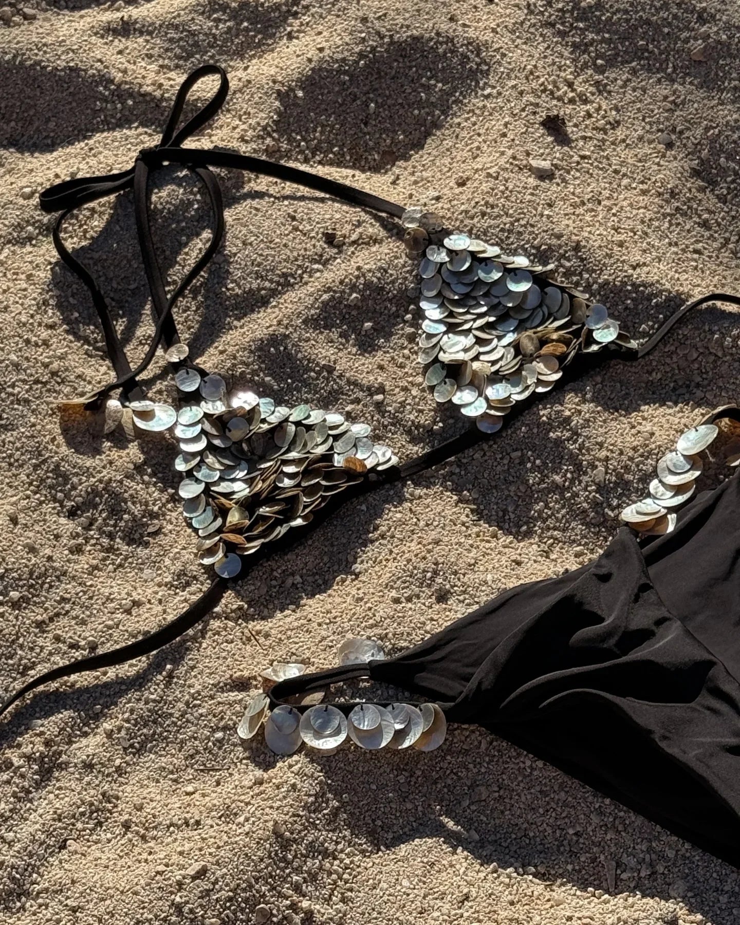 Bikini paillettes Gtiko — nero dettaglio paillettes | Dream Shop