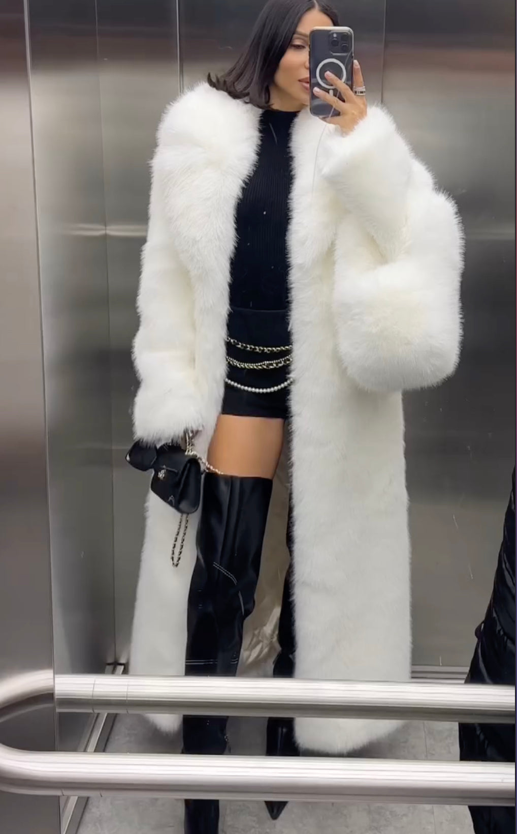 Cappotto teddy lungo in eco-pelliccia con cintura