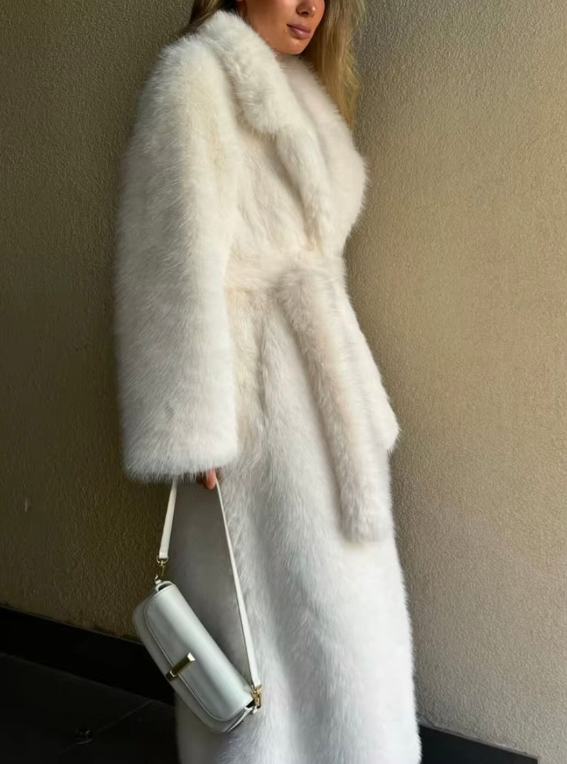 Cappotto teddy lungo in eco-pelliccia con cintura