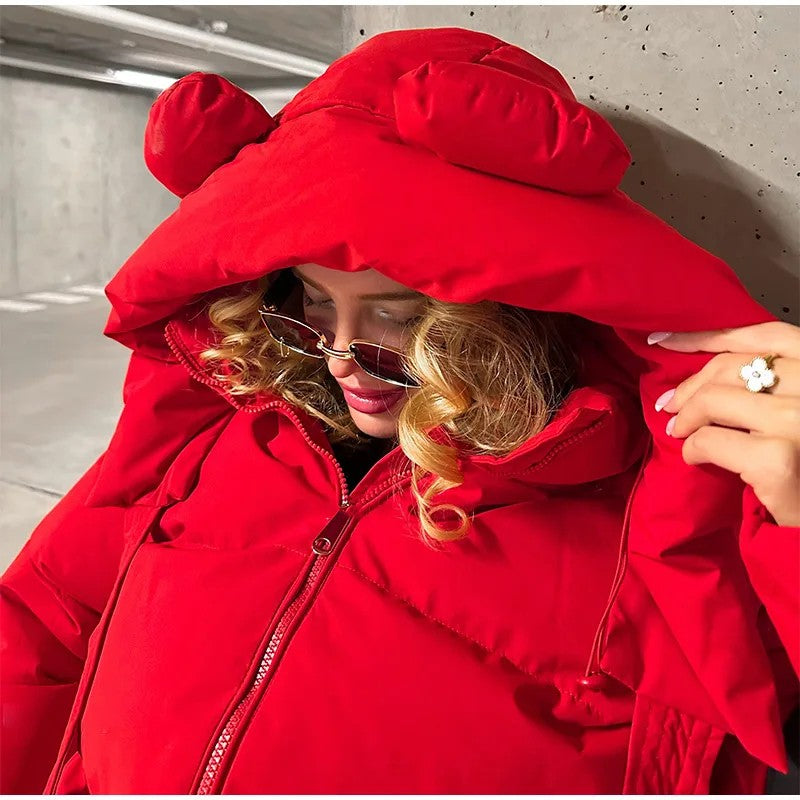 Piumino orecchie Savebla rosso, dettaglio cappuccio maxi imbottito — Dream Shop