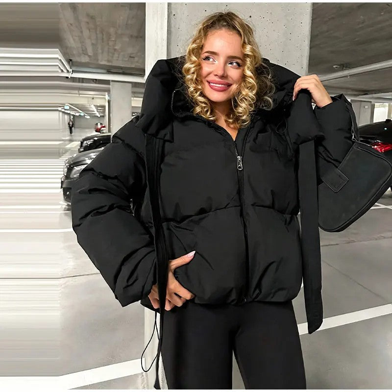 Piumino orecchie Savebla nero aperto sopra un total black — Dream Shop