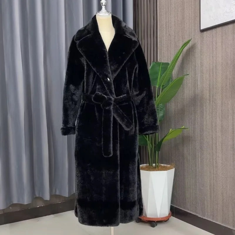 Cappotto teddy lungo in eco-pelliccia con cintura