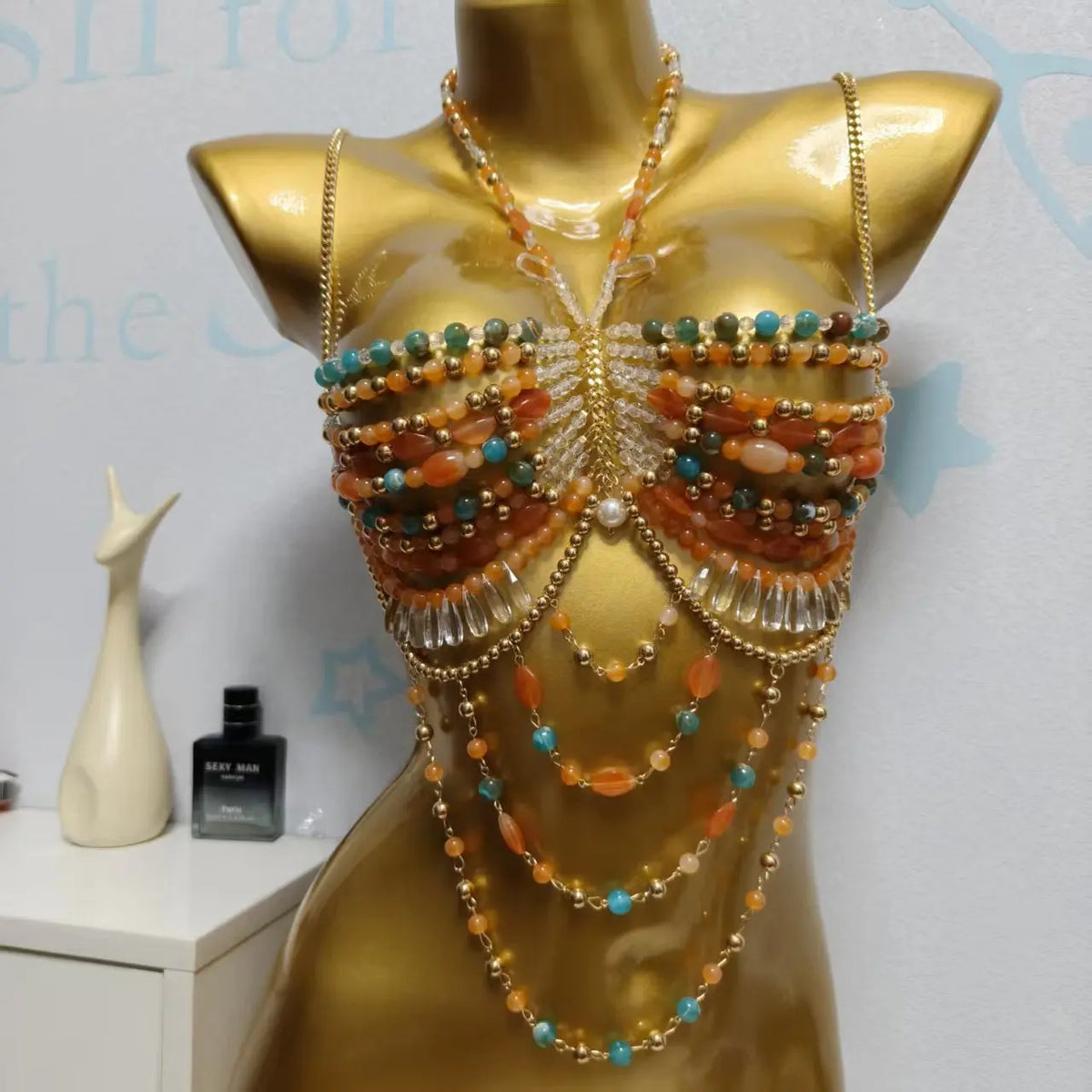 Top gemme colorate — vista frontale su busto dorato | Dream Shop