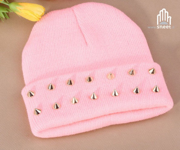 Gorra con tachuelas