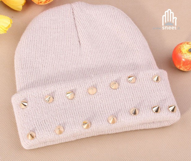Gorra con tachuelas