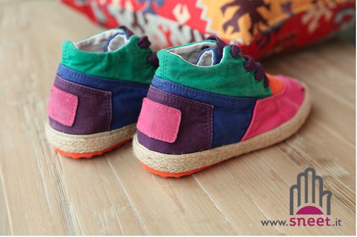 Zapatos con parches de colores