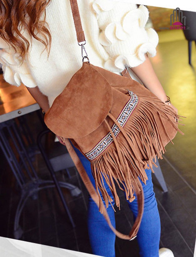 mochila con flecos étnicos