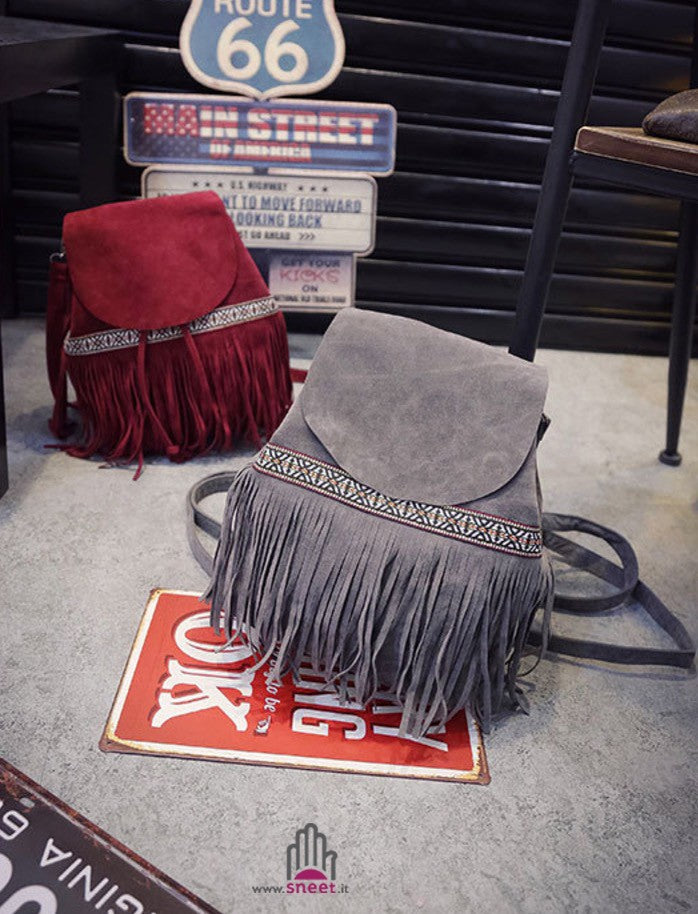 mochila con flecos étnicos