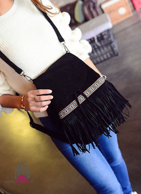 mochila con flecos étnicos