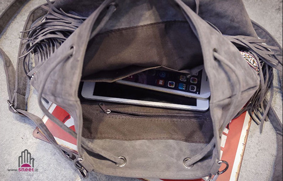 mochila con flecos étnicos