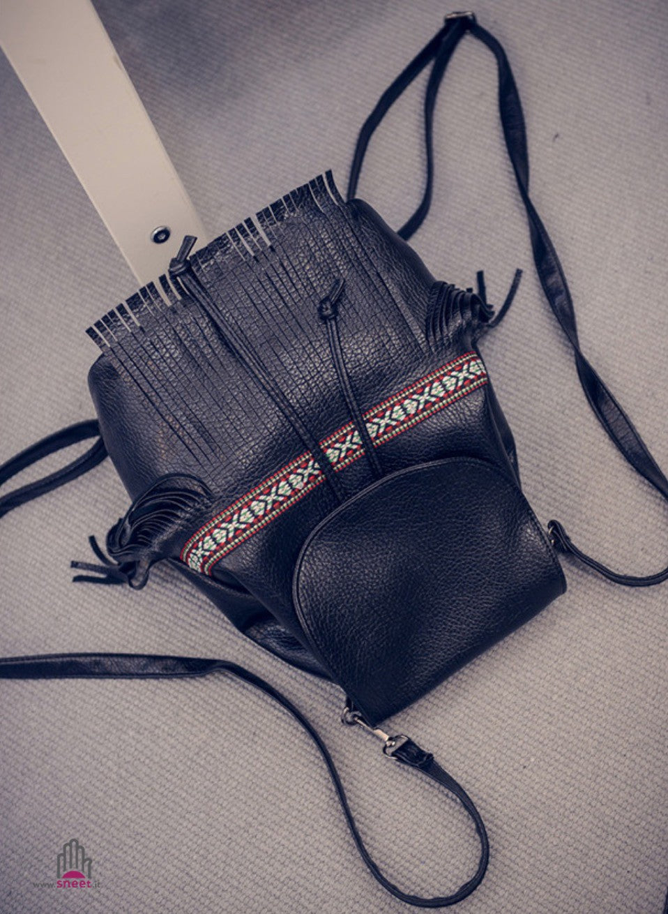 mochila con flecos étnicos