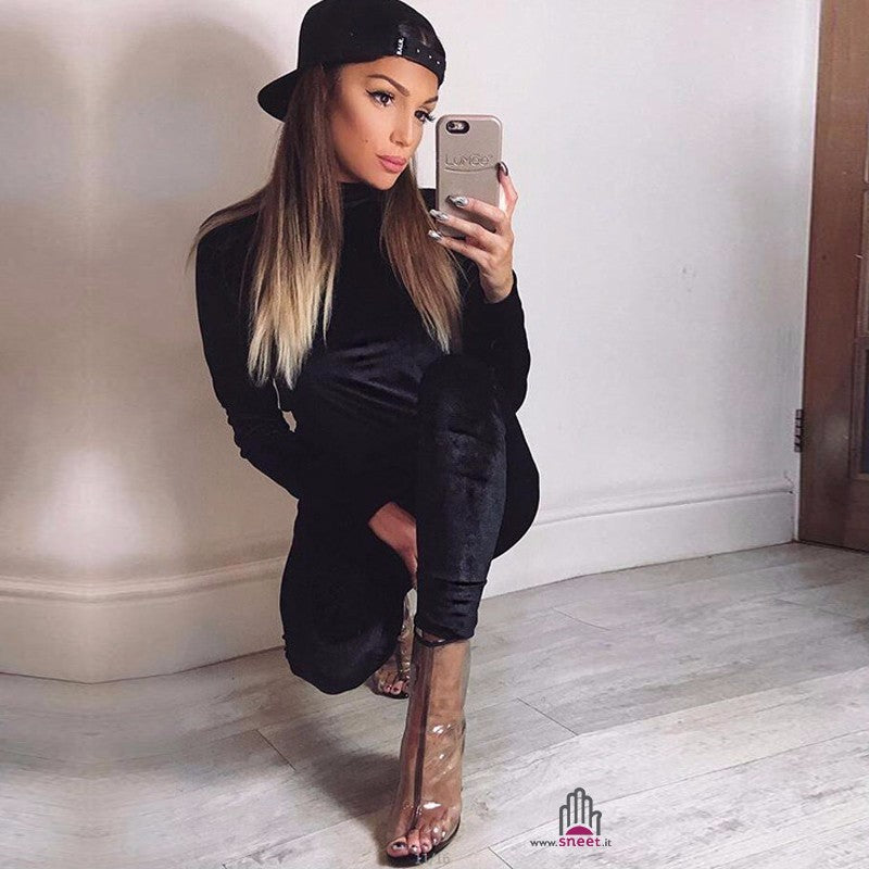 Mono de terciopelo con cuello redondo