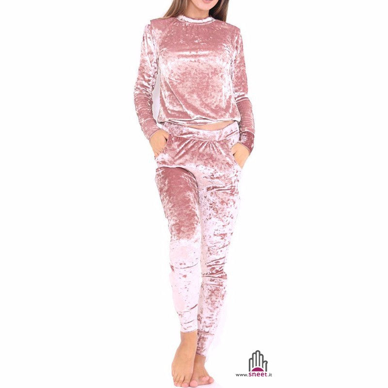 Mono de terciopelo con cuello redondo