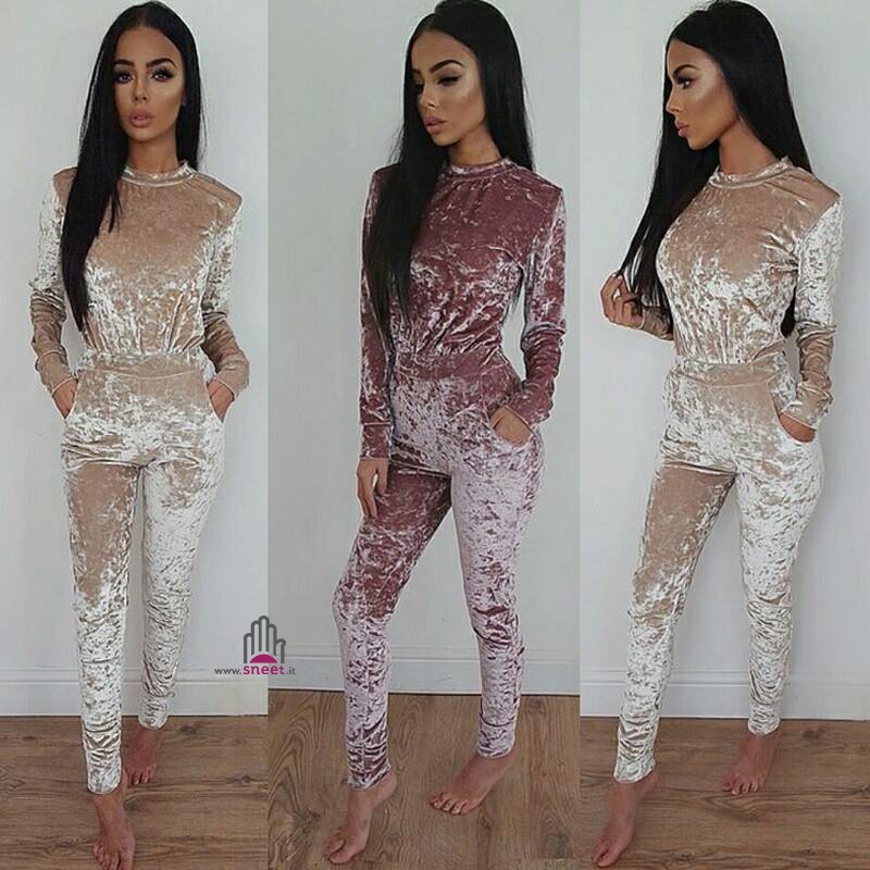 Mono de terciopelo con cuello redondo