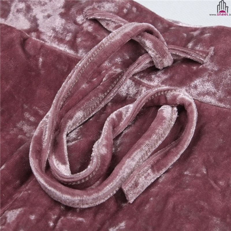 Mono de terciopelo con cuello redondo