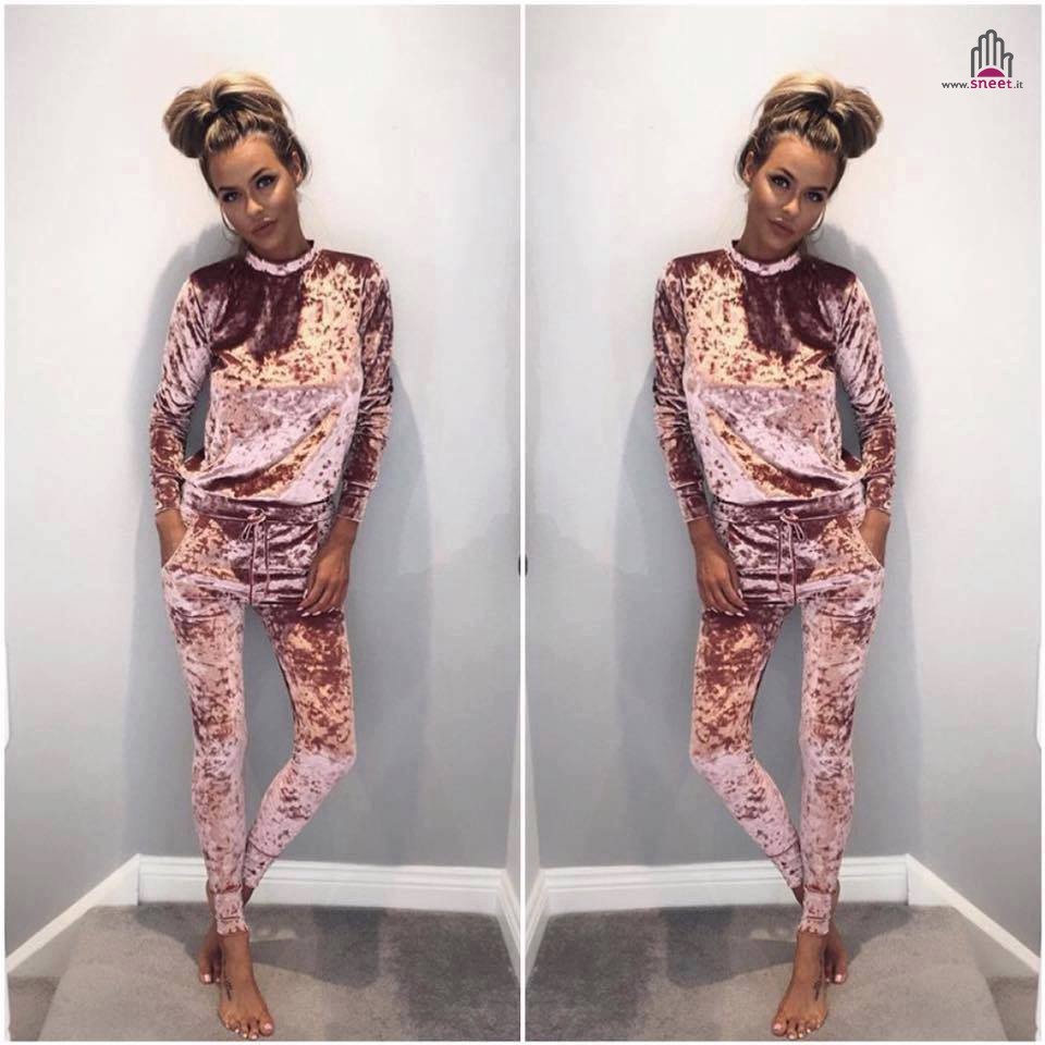 Mono de terciopelo con cuello redondo