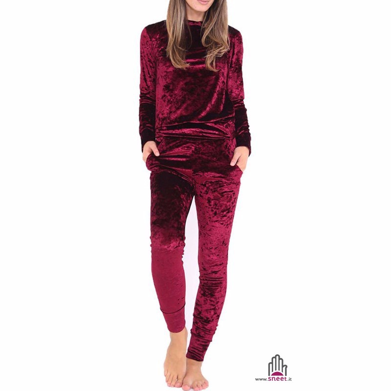 Mono de terciopelo con cuello redondo