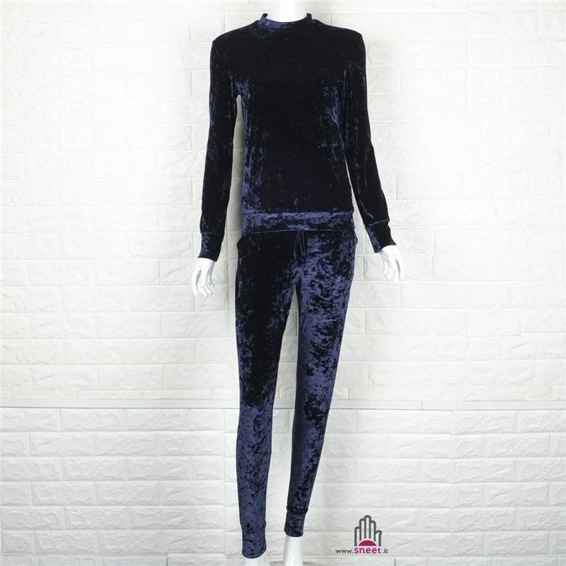 Mono de terciopelo con cuello redondo