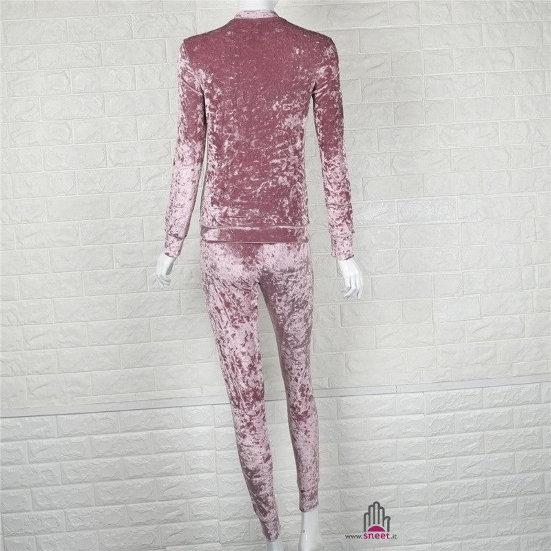 Mono de terciopelo con cuello redondo