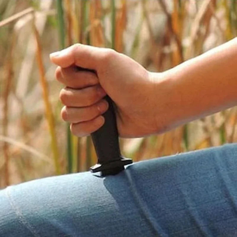 Coltello finto retrattile da scherzo 
Lama rientrante giocattolo