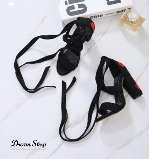 Tacchi red roses ricamo