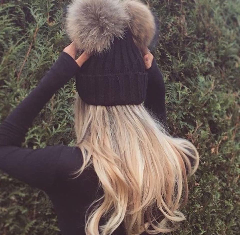 Gorro con doble pompón para adultos